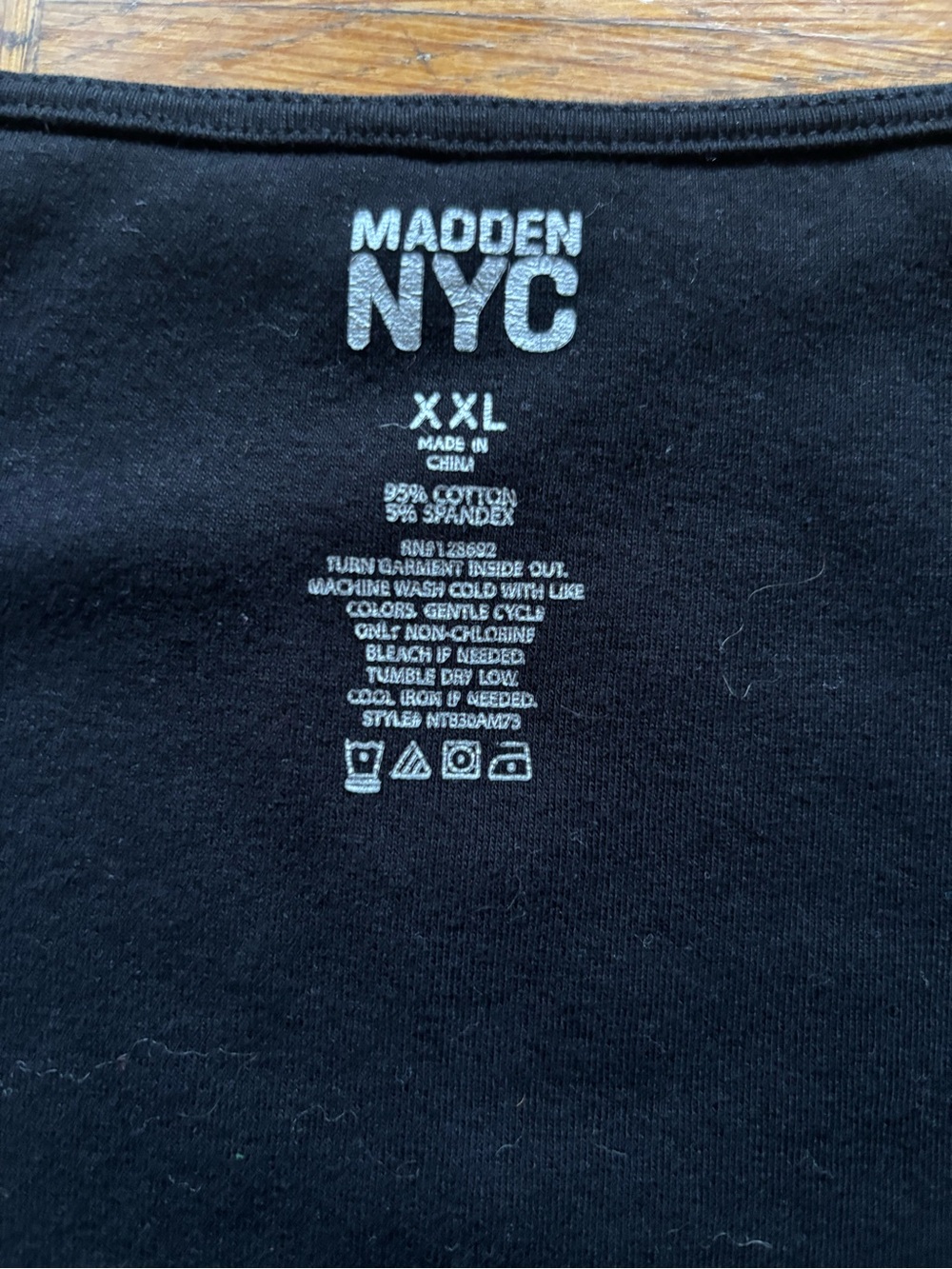 Madden NYC Black Cropped Sleeveless Top - Picture 2 of 3